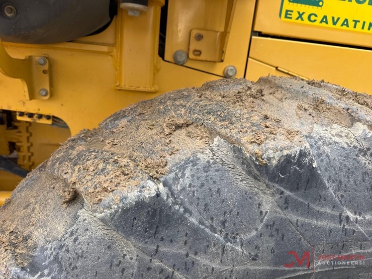 2004-deere-624j-image-14