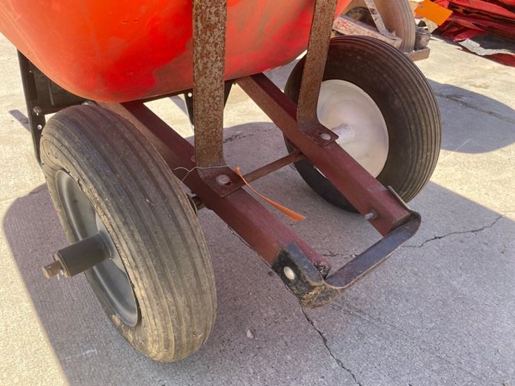 #6071-•-true-temper-wheelbarrow-image-3