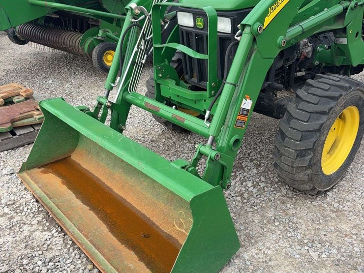 2015-john-deere-4105-image-2