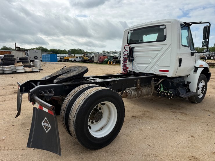 2018-international-durastar-4300-image-5