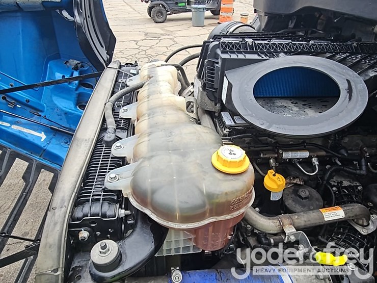 2019-freightliner-cascadia-116-image-10