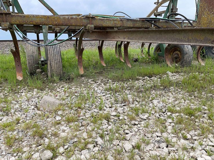 25-shank-chisel-plow-with-leveling-bar,-s-tine,-walking-tandems,-with-extra-shanks-image-8