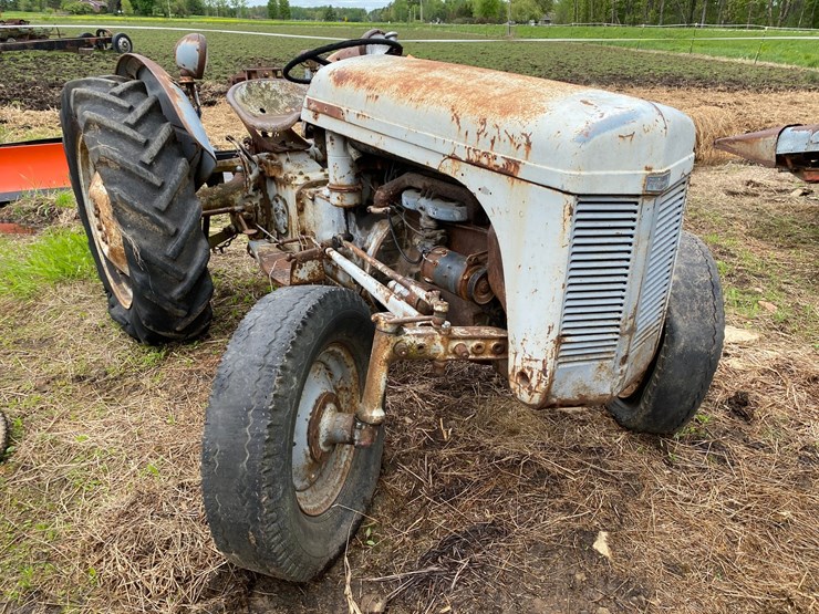 #3503-•-ferguson-wide-front-tractor-image-3