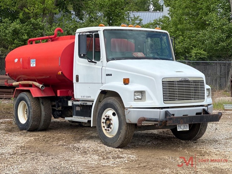 2001-freightliner-fl70-image-1