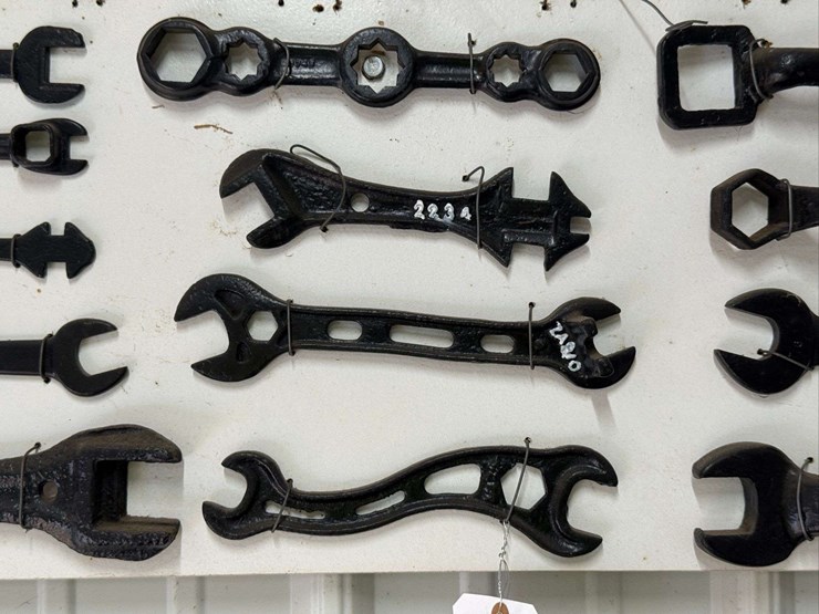 assorted-wrenches-collection-image-4