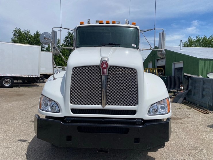 2014-kenworth-t400-single-axle-day-cab-semi-tractor-image-2