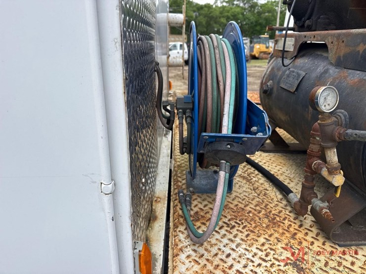 2004-international-durastar-4300-image-32