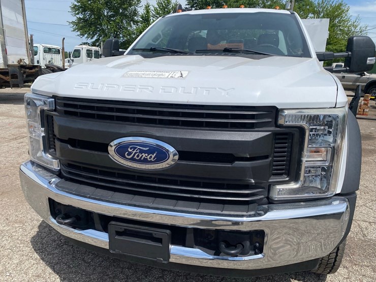 2019-ford-f-450-service-truck-image-8