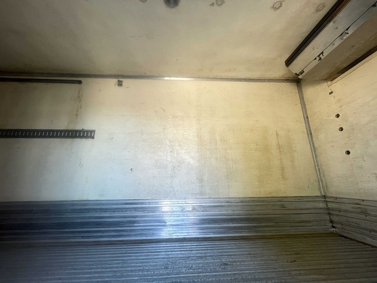 #4198-•-2005-sterling-box-truck-image-117