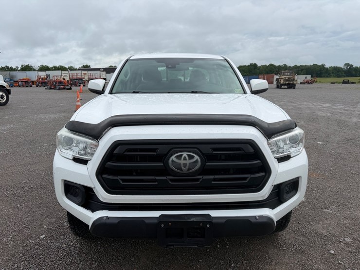 2018-toyota-tacoma-sr5-image-2