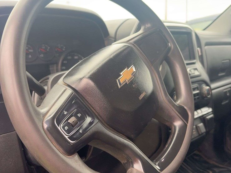 2022-chevrolet-3500-image-26