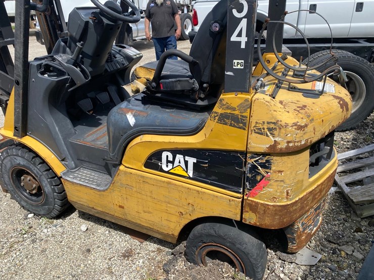 cat-gp15n-forklift-image-3