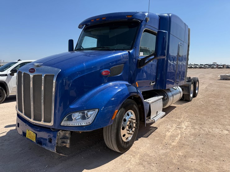 2017-peterbilt-579-image-1