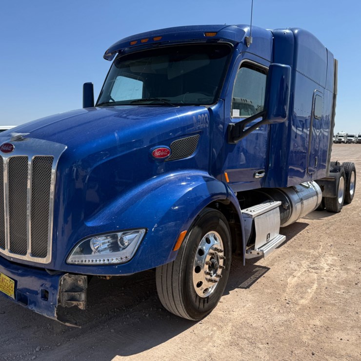 2017 PETERBILT 579