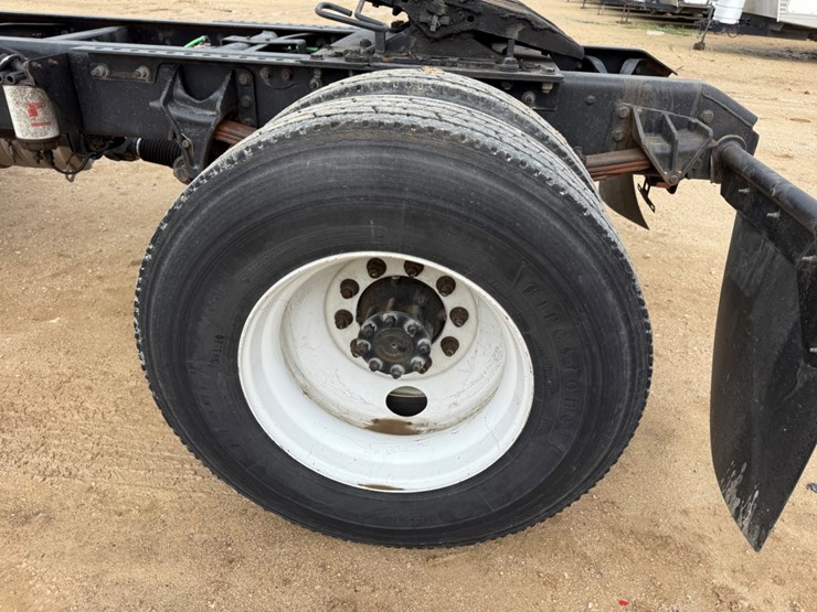 2019-international-durastar-4300-image-27
