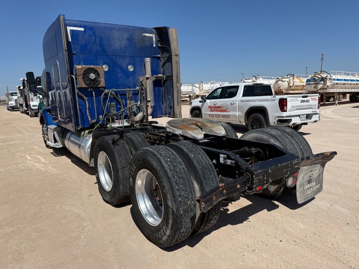 2017-peterbilt-579-image-4