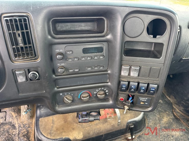 2003-gmc-c5500-service-truck-image-37