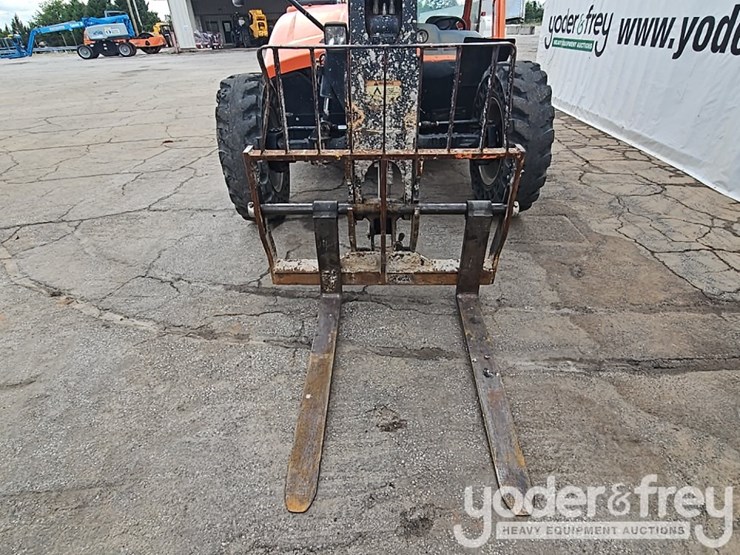 2016-jlg-642-image-10