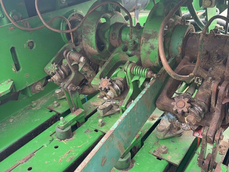 john-deere-100-image-11
