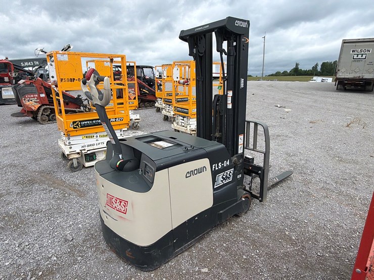 #99-•-crown-shc-5500-25-walkie-electric-stacker-forklift-image-3