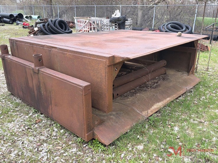 10'8"-x-8'-x-4'6"-man-hole-box-w/-6'6"-spreaders-image-2