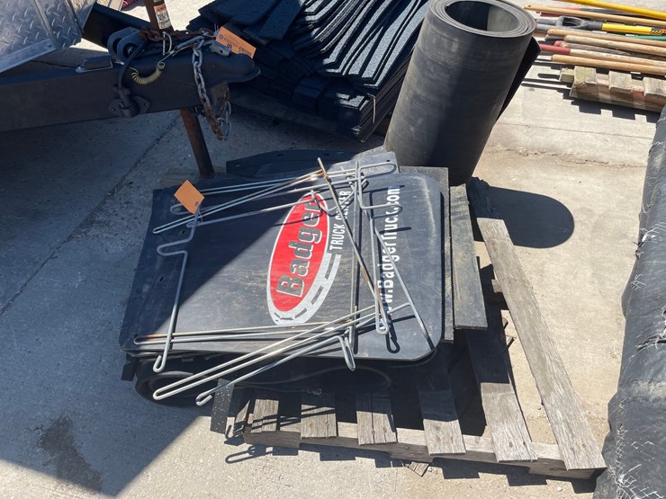 #6081-•-pallet-of-mud-flaps-and-rubber-belting-image-1