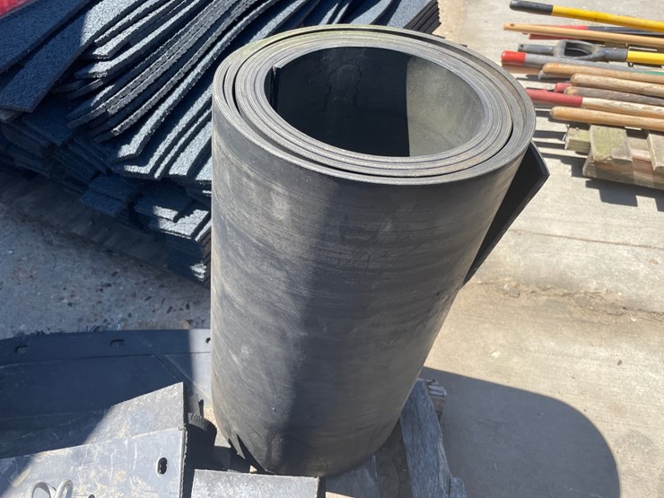 #6081-•-pallet-of-mud-flaps-and-rubber-belting-image-5