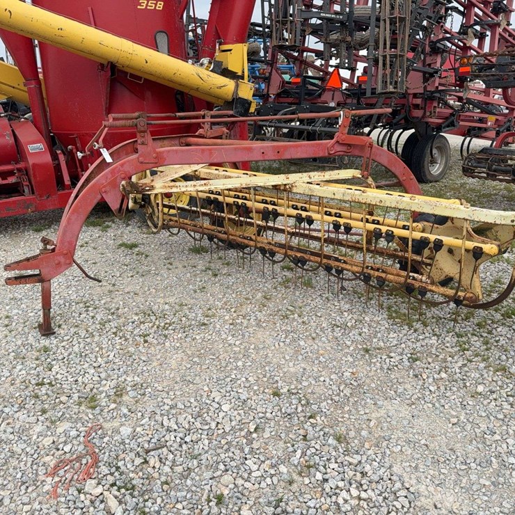 NEW HOLLAND 258