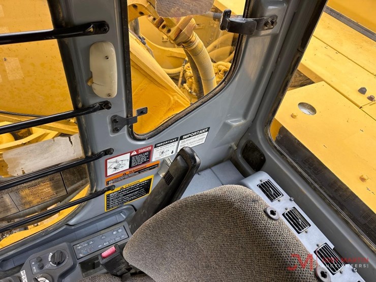 2001-deere-450-lc-image-29