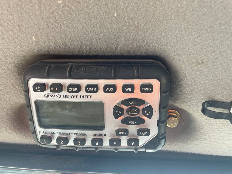 2019-new-holland-c232-image-32