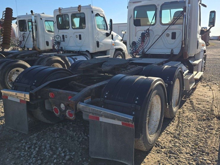 2014-freightliner-cascadia-125-image-4