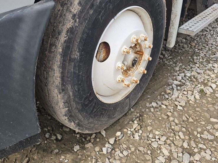 2015-freightliner-cascadia-125-image-13