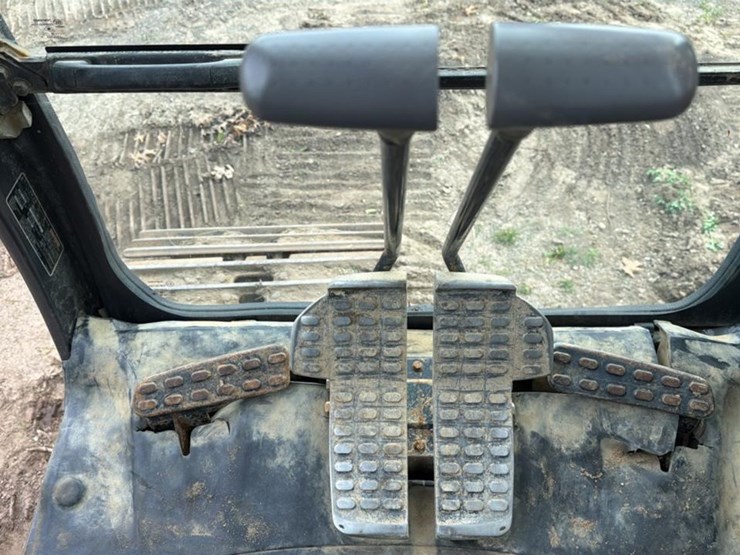 2012-hitachi-zx160-image-46