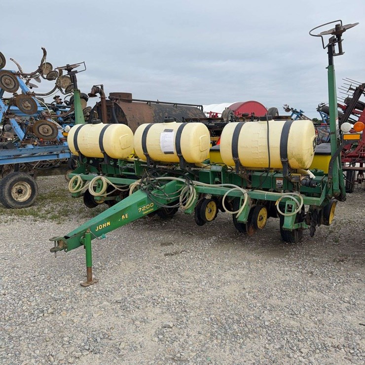 1995 JOHN DEERE 7200