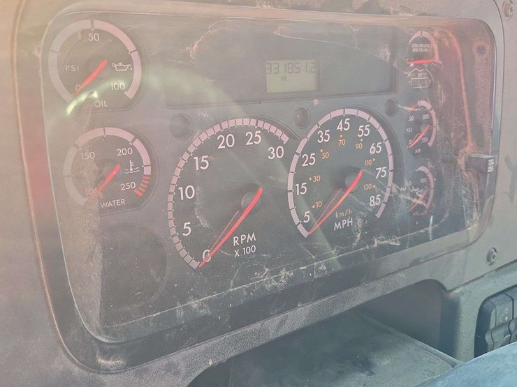 2014-freightliner-cascadia-125-image-10