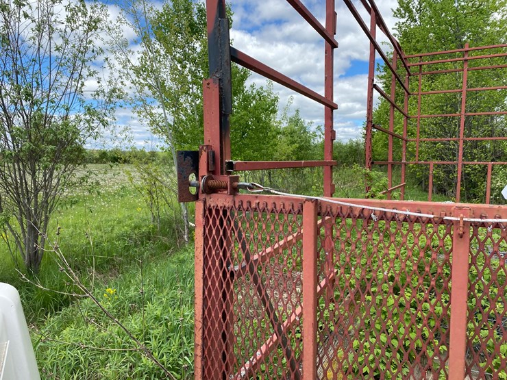 #3501-•-9'-x-16'-h&s-hay-wagon-image-3