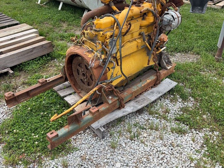 john-deere-engine-out-of-small-loader-image-1