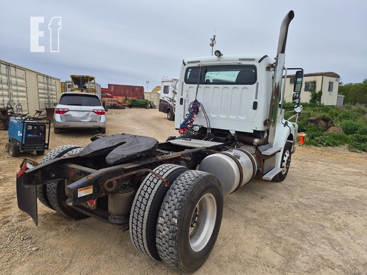 2018-freightliner-business-class-m2-112-image-9