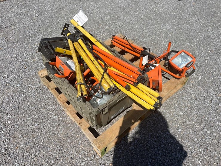 #29-•-pallet-of-shop-lights-image-4