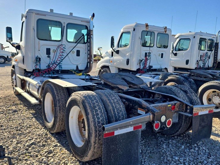 2014-freightliner-cascadia-125-image-6