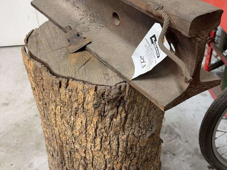 railroad-anvil-with-axe-head-image-3