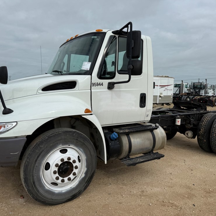 2018 INTERNATIONAL DURASTAR 4300