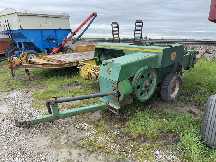 john-deere-336-image-1
