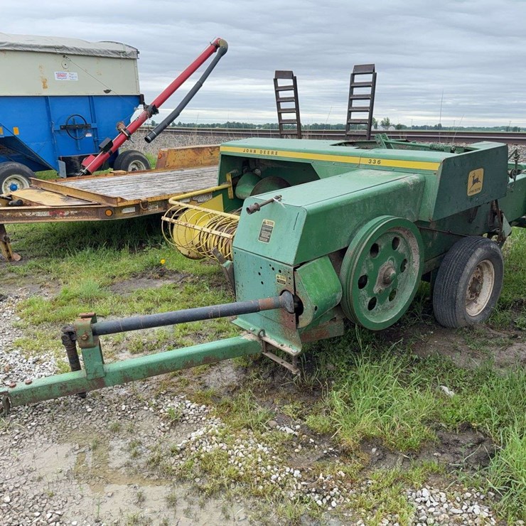 JOHN DEERE 336