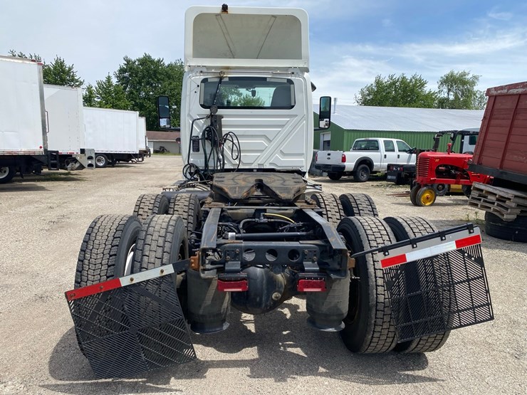 2019-international-lt625-day-cab-semi-tractor-image-5