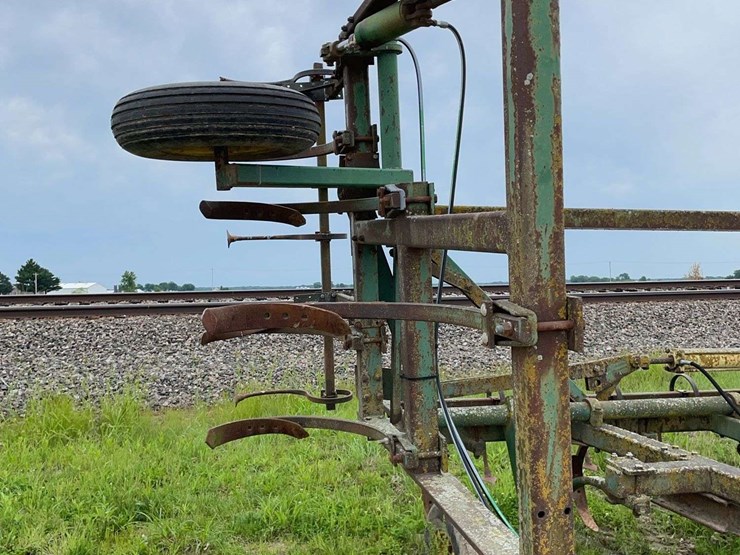 25-shank-chisel-plow-with-leveling-bar,-s-tine,-walking-tandems,-with-extra-shanks-image-7