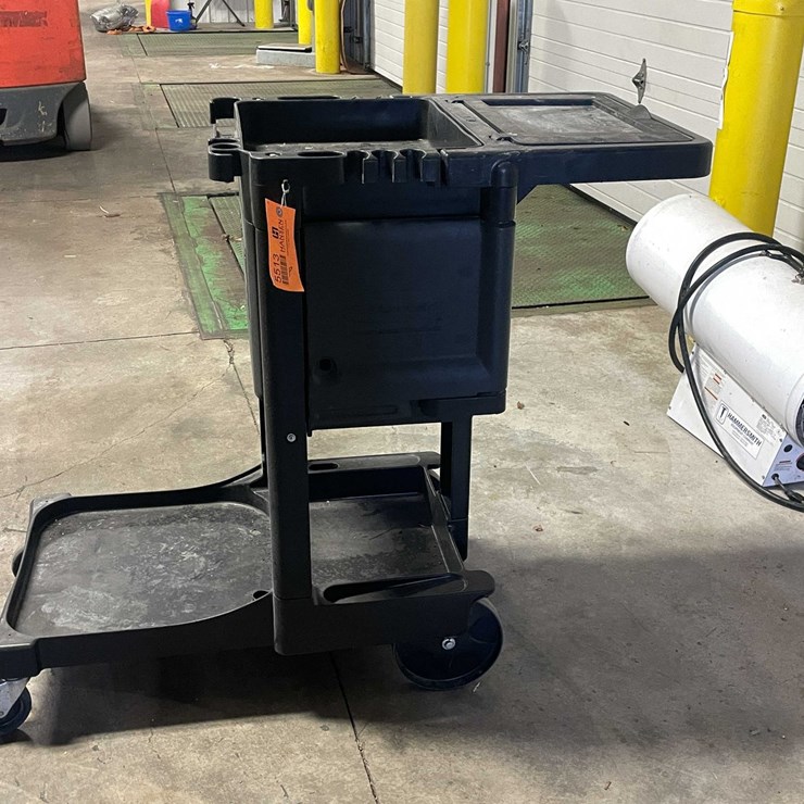 #5513 • Rubbermaid Cart