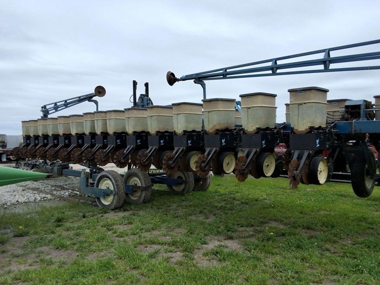 2020-kinze-2600-image-13