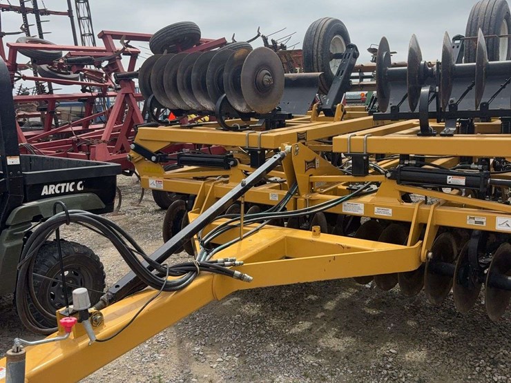 2016-landoll-875-21-image-2