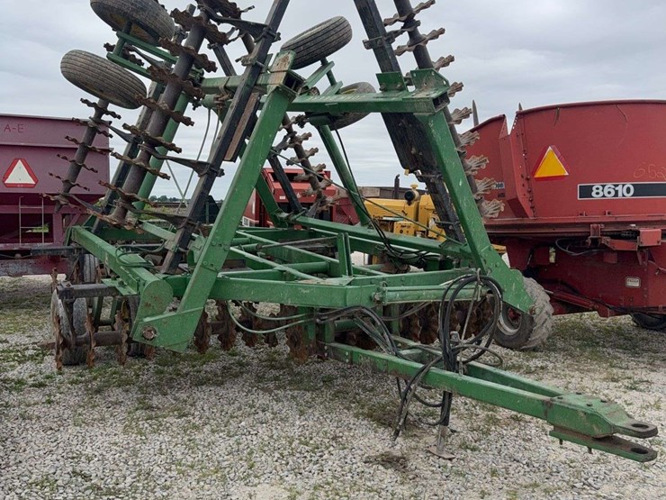 john-deere-331-image-1